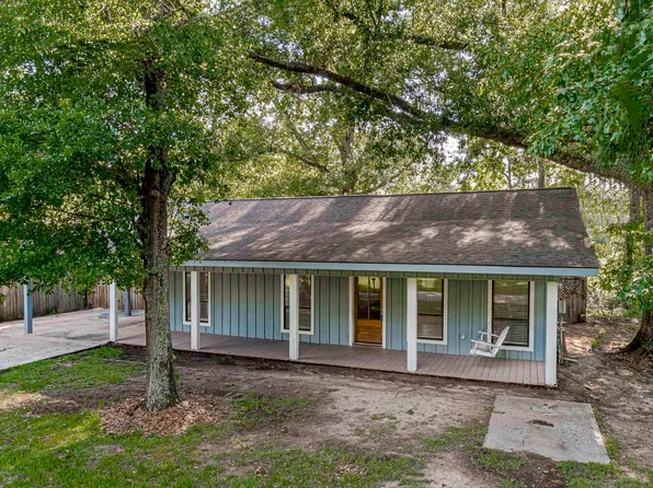 29901 Magnolia Dr, Walker, LA 70785