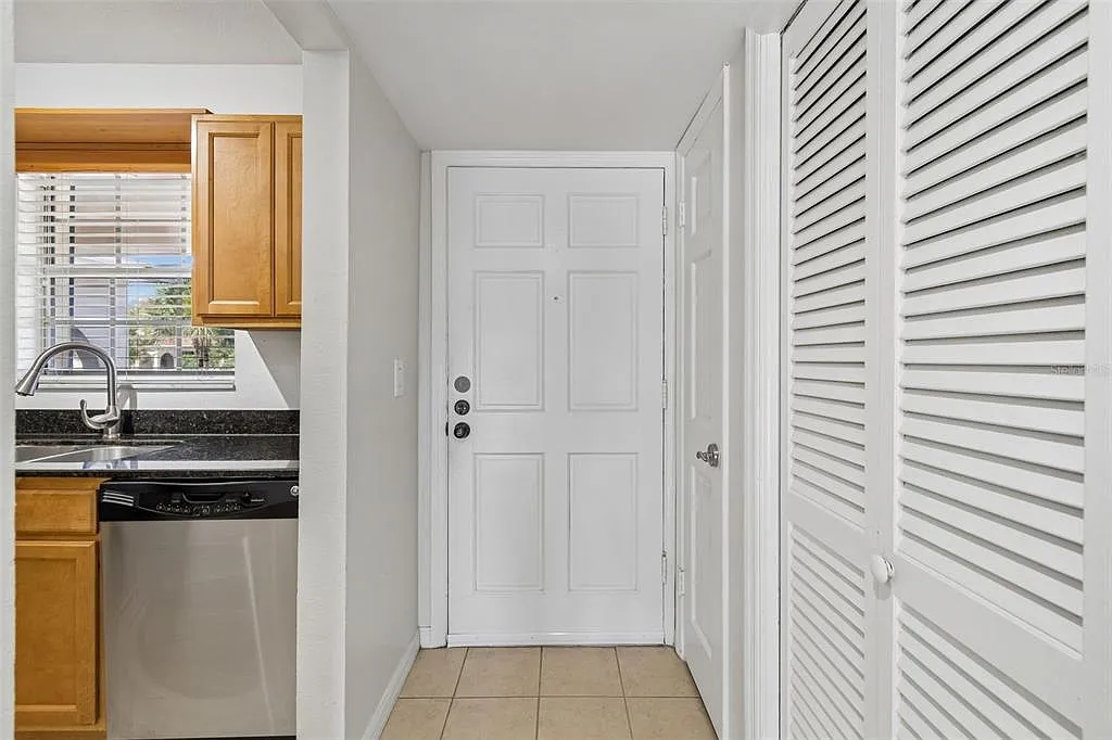 2 bed, 2.0 bath, 1156 sqft, $2,000 — Photo 4