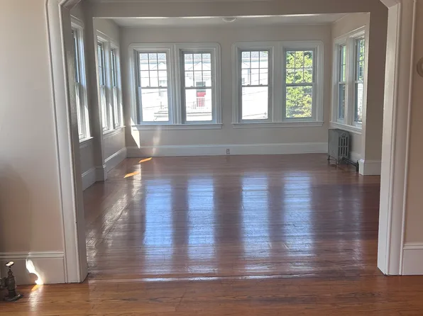 113 Ivy St, Providence, RI 02906