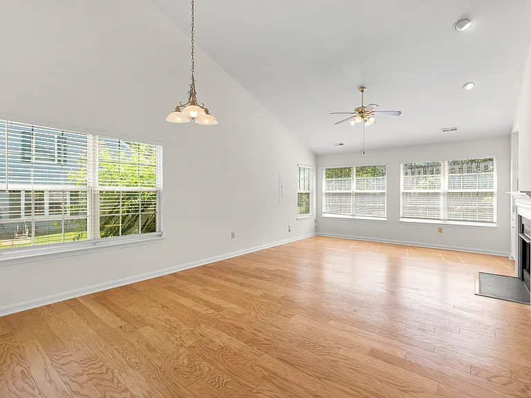 11318 Savannah Dr — Photo 7