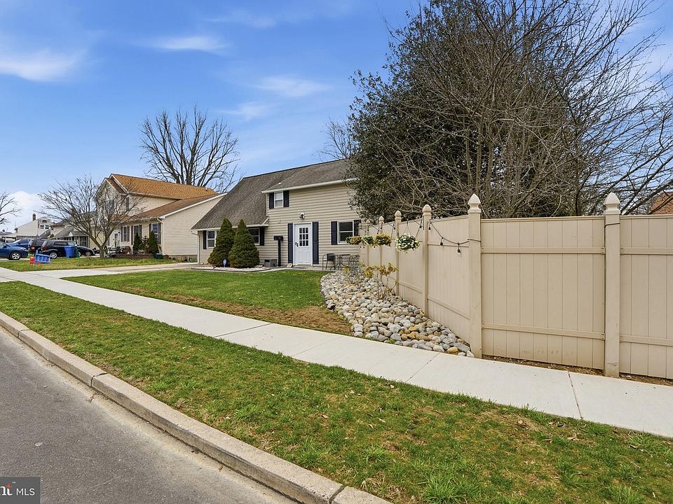 1st image of 10 Inbrook Rd