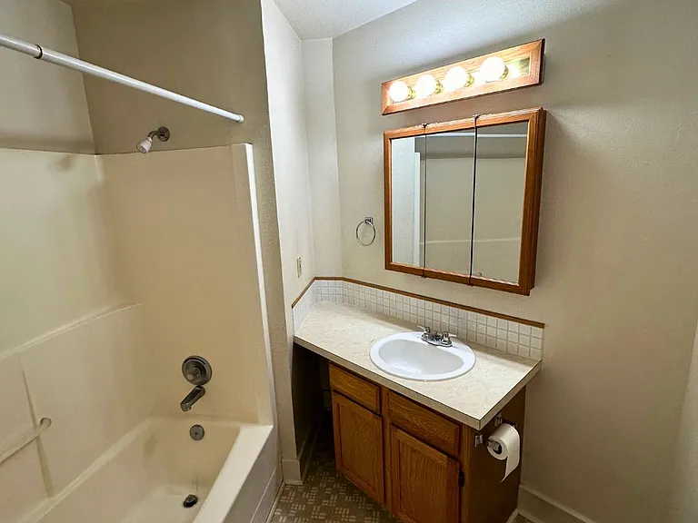 5 S Cedar St #405 — Photo 3