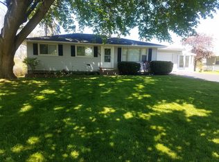 308 Shorecliff Dr, Rochester, NY 14612