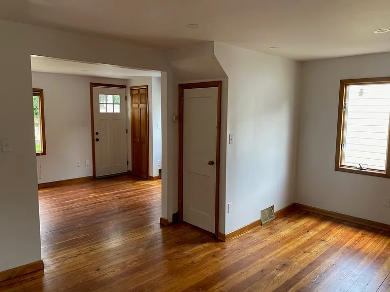 17 Willow St — Photo 4