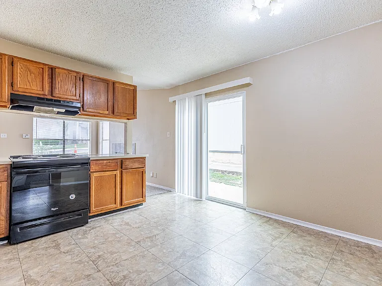 9643 Bratton Dr — Photo 11
