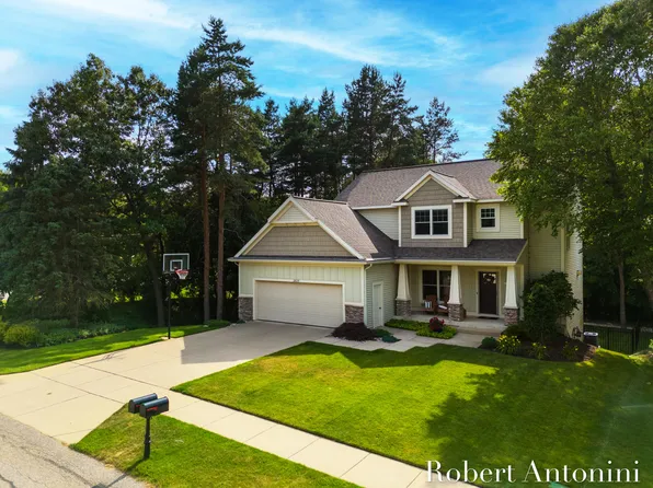 2825 Coppergrove Dr NE, Grand Rapids, MI 49525