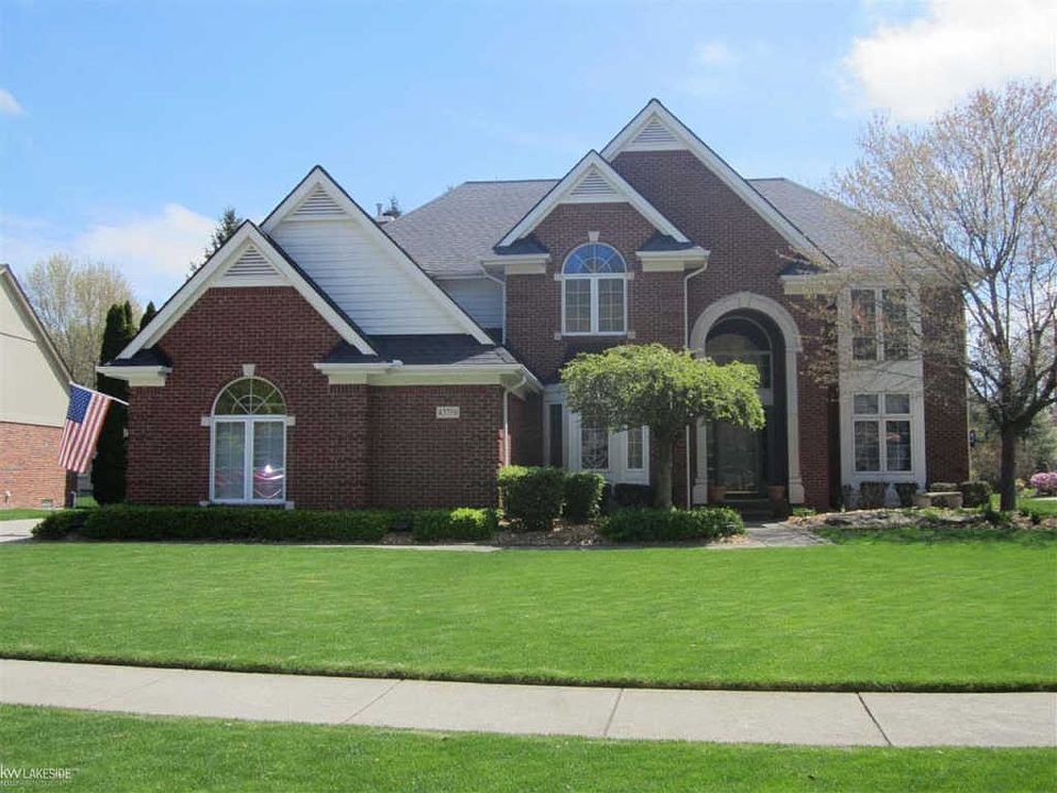 1st image of 43750 Trillium Dr