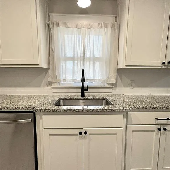 112 Savannah St — Photo 10
