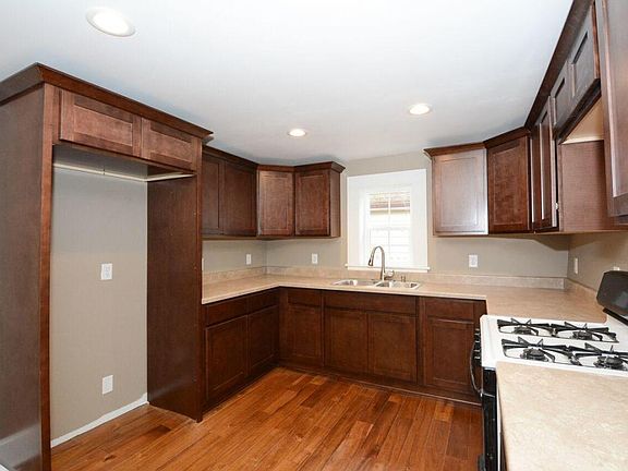 2nd image of 510 Hancock St