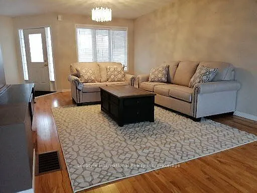 22 Clairfields Dr W #MAIN — Photo 13