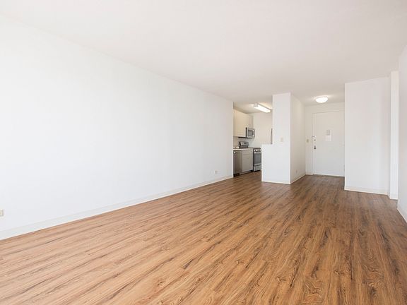 4th image of 429 E 52nd St APT 30D