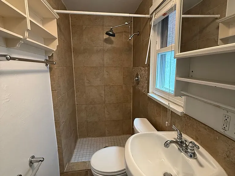 1334 N. Downing St — Photo 10