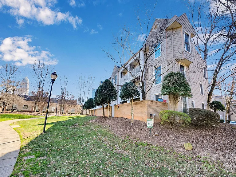 300 S Cedar St #2 — Photo 27