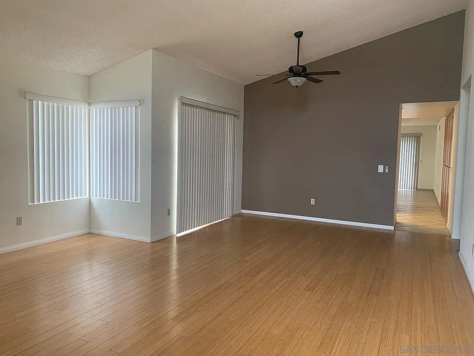 3 bed, 2.0 bath, 1505 sqft, $3,800 — Photo 2
