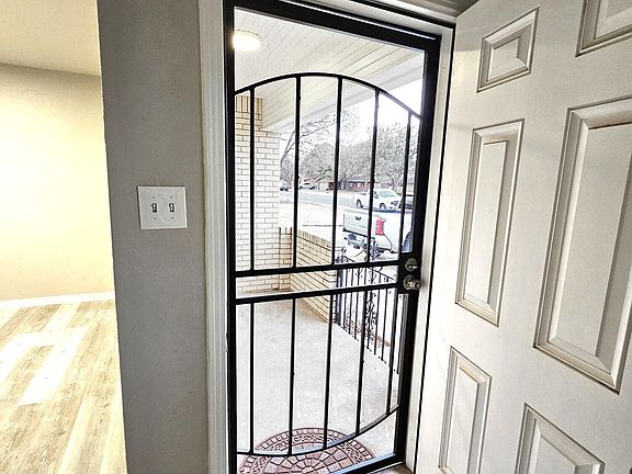 2nd image of 3203 43rd St