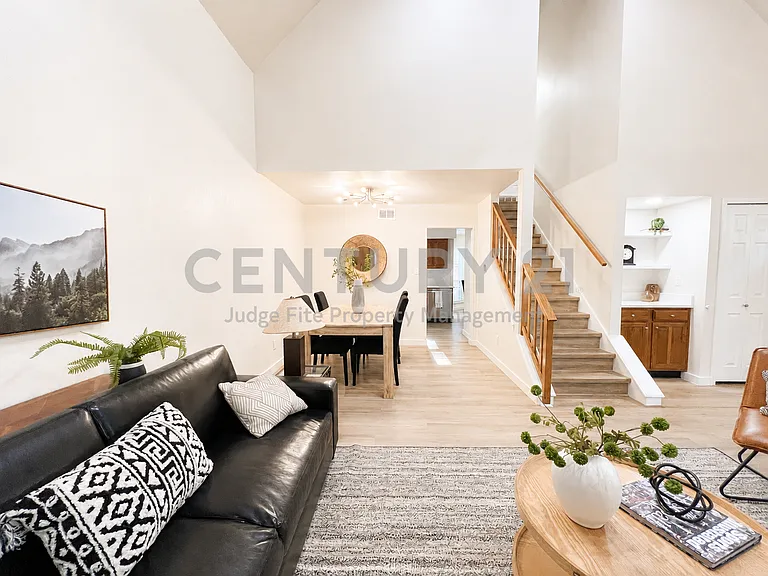 300 Lamesa Ct — Photo 15