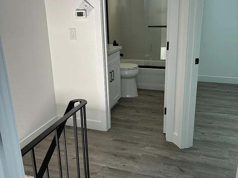 Bathroom between the two bedrooms