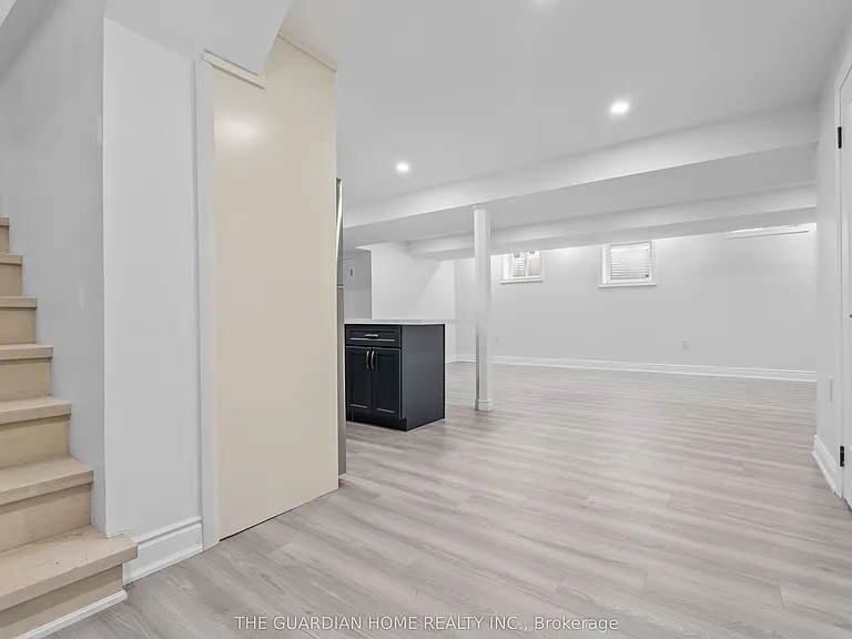 44 Williamson Dr W — Photo 4