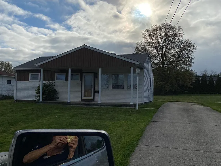 118 Clayton Dr — Photo 2