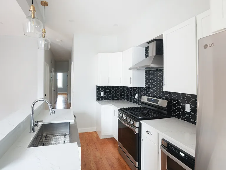 1646 Brooklyn Ave #1 — Photo 3