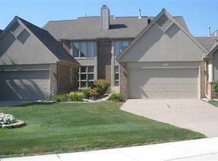 14966 Stoney Brook Dr, Utica, MI 48315