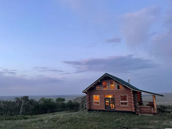37 Wapiti Trl, Elk Mountain, WY 82324