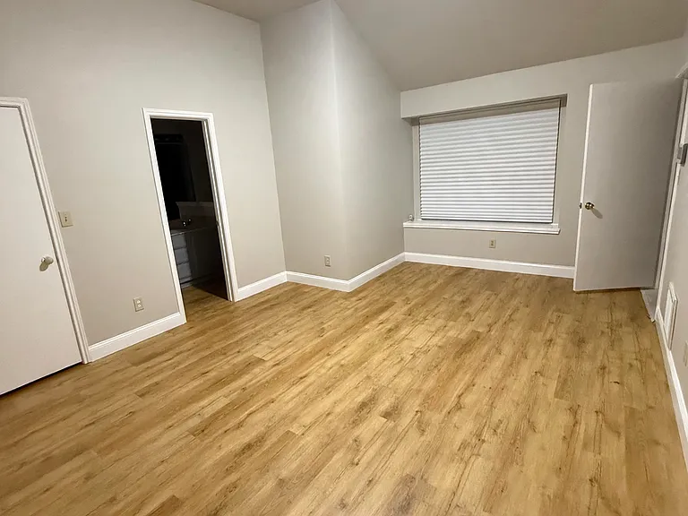 720 Crescent Dr — Photo 3
