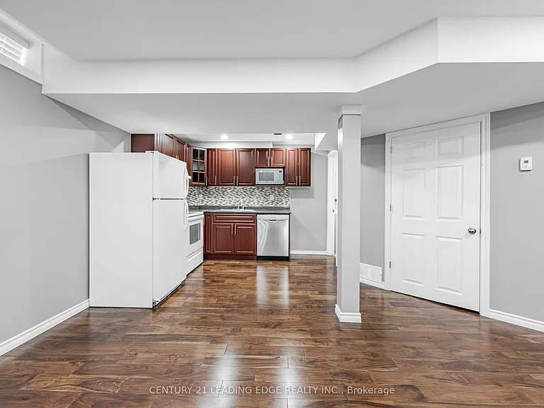 98 Erskine Dr #LOWER — Photo 10