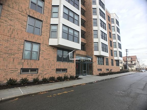 4th image of 55 Malvern St #16