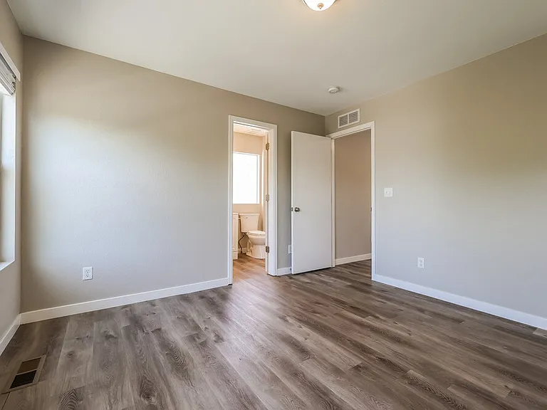 18619 E 46th Pl — Photo 12
