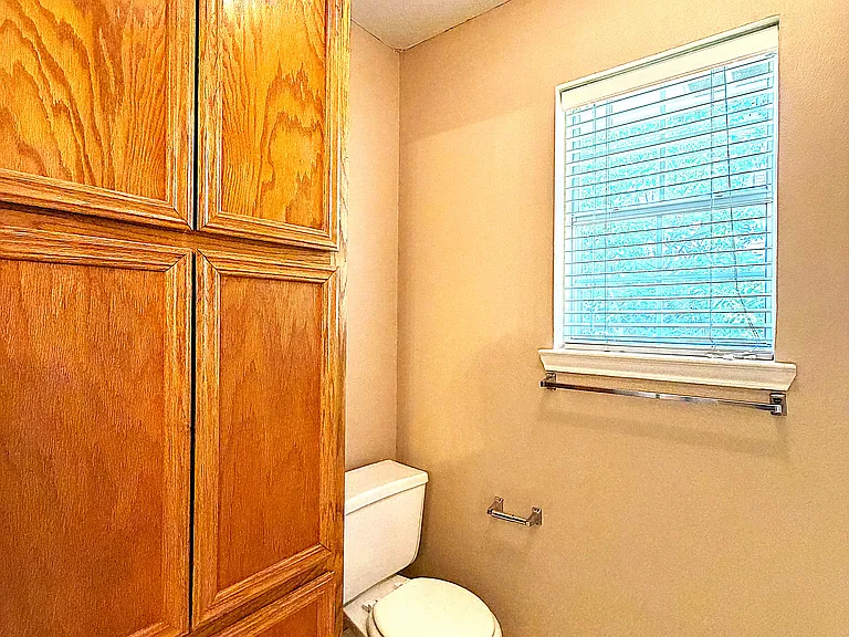 405 Gina Dr — Photo 24