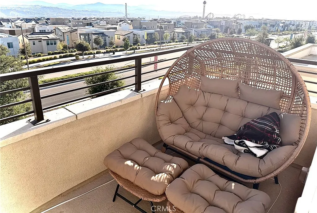 4 bed, 3.5 bath, 2246 sqft, $5,200 — Photo 3