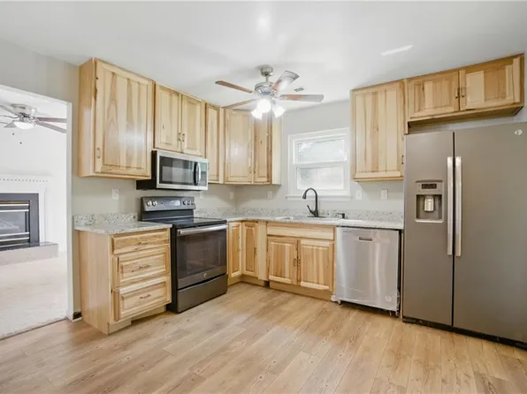 6009 Embassy Row Dr, Virginia Beach, VA 23464