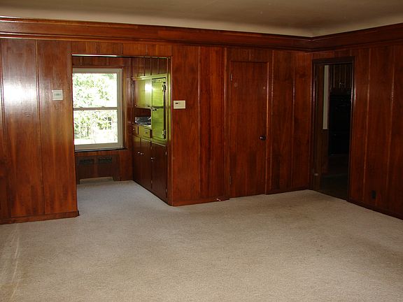 3rd image of 2849 Oakland Ave