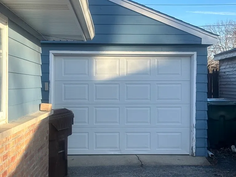 411 Huron St — Photo 16