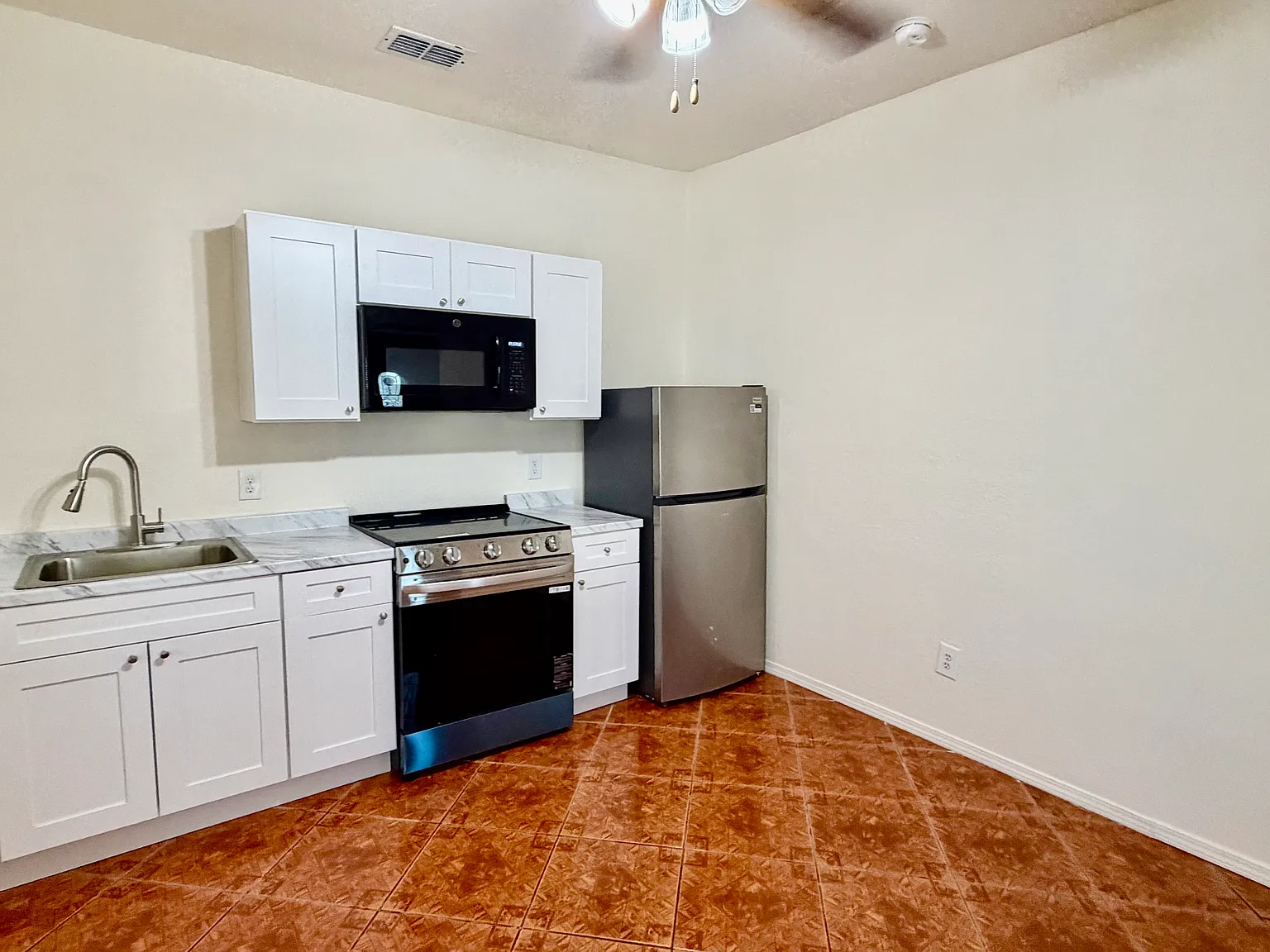 1 bed, $950 — Photo 3