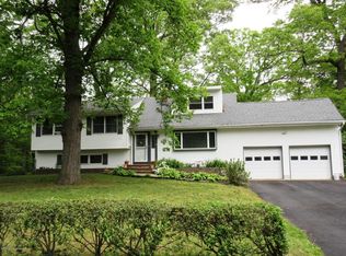 322 Riveredge Rd, Tinton Falls, NJ 07724