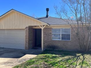 2714 Allen Forest Dr, Bryan, TX 77803