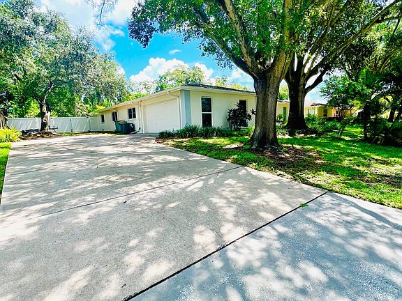 2nd image of 1567 Belleair Ln