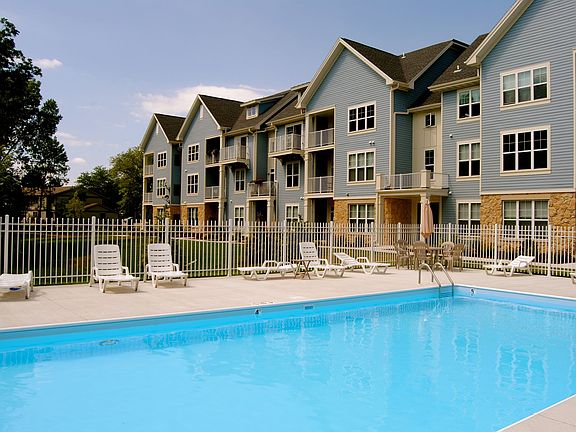 5th image of 411 Bleeker St APT 202