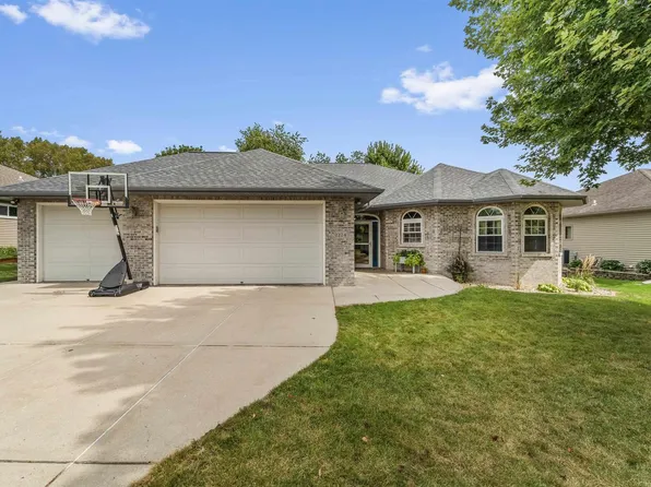 2224 Meadow Green, Stoughton, WI 53589