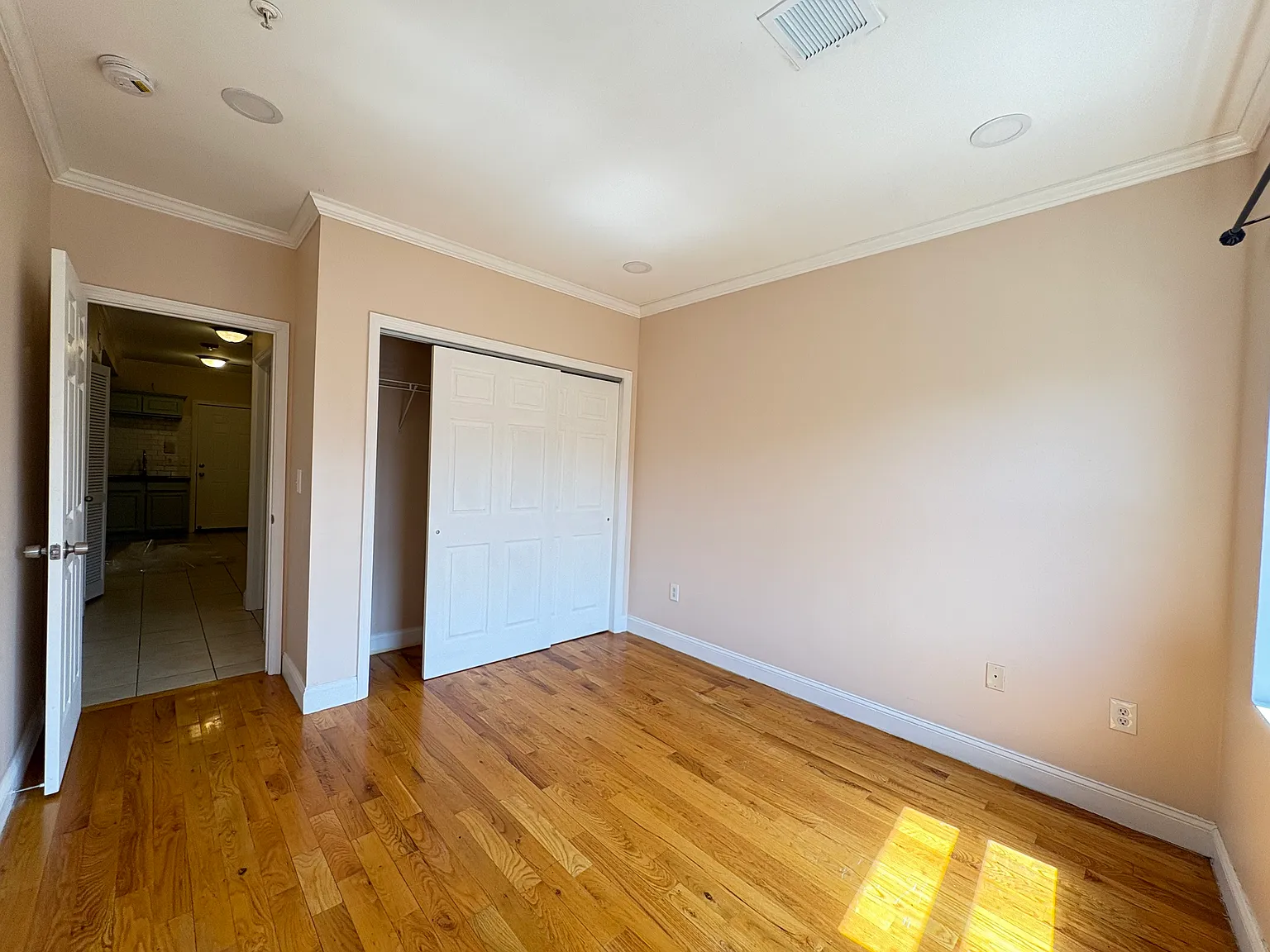 180 Ferry St — Photo 2