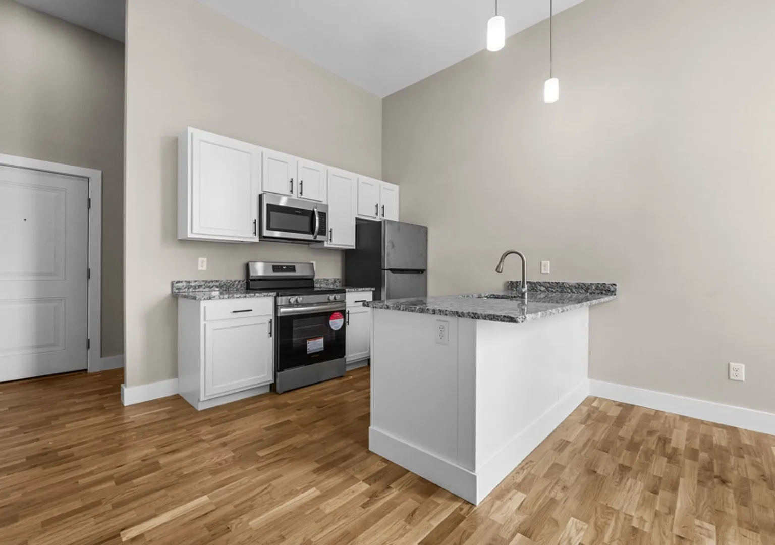 New lofts in convenient location — Photo 3