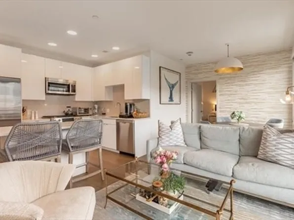 45 Lewis St #401, Boston, MA 02128