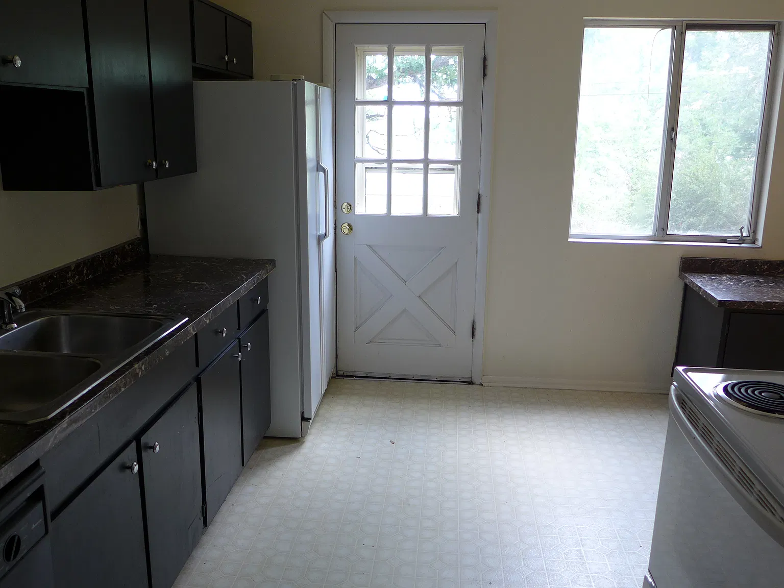 5 bed, 2408 sqft, $6,250 — Photo 3