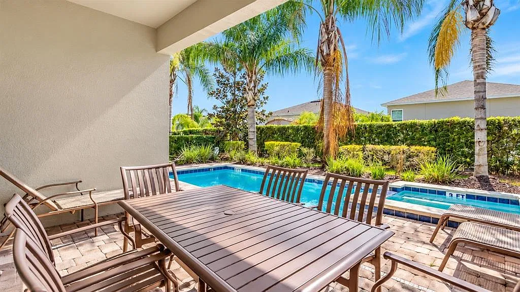 8 bed, 7.0 bath, 3412 sqft, $4,700 — Photo 2