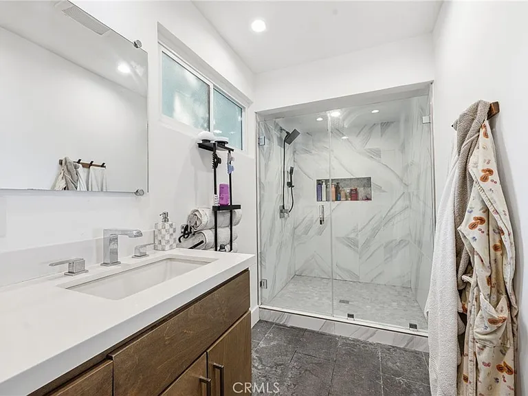 13135 Chandler Blvd — Photo 48