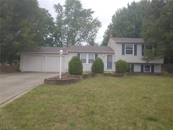 8338 Celianna Dr, Strongsville, OH 44149