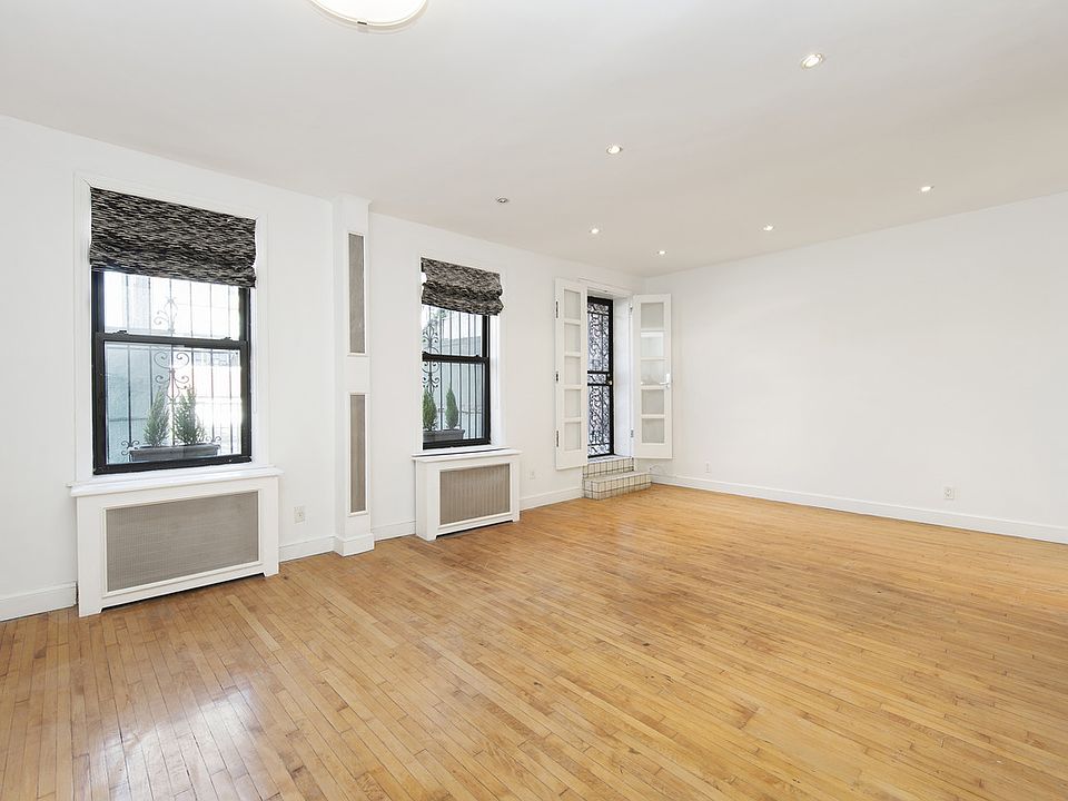 1st image of 24 Minetta Ln APT 3R