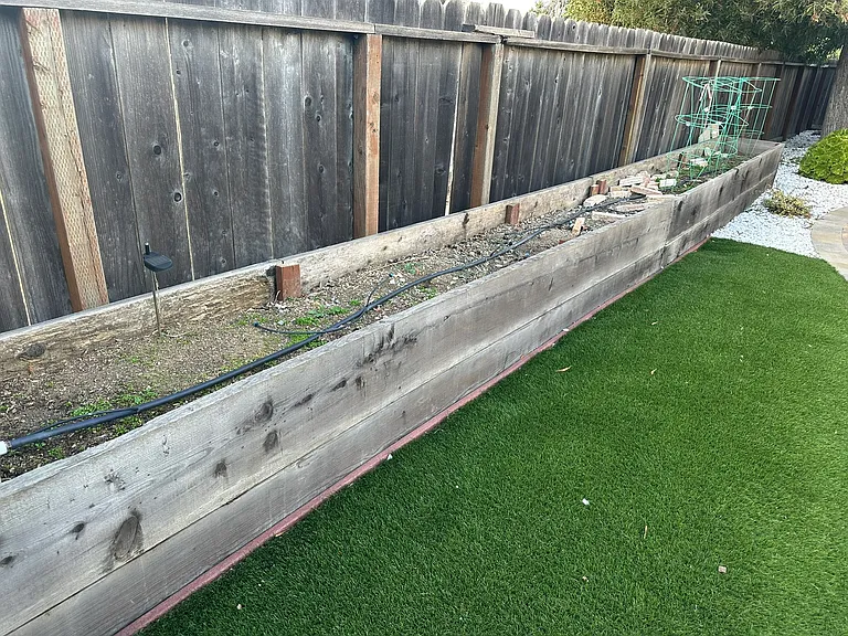 Sideyard with planters and artificial turf